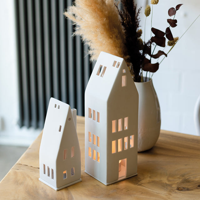 Moyenne maison en porcelaine